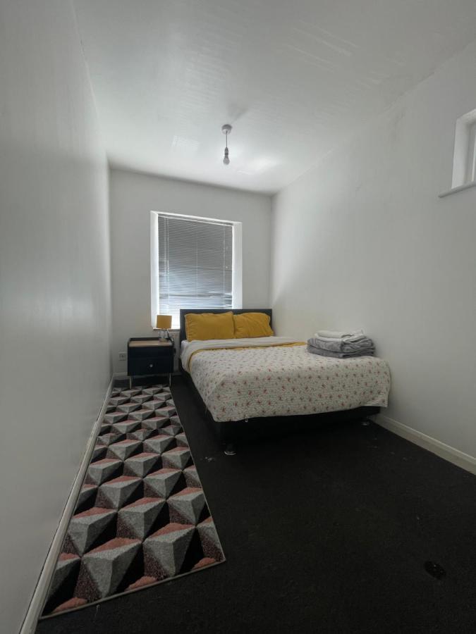Cozy Private Rooms In Homestay イルフォード エクステリア 写真