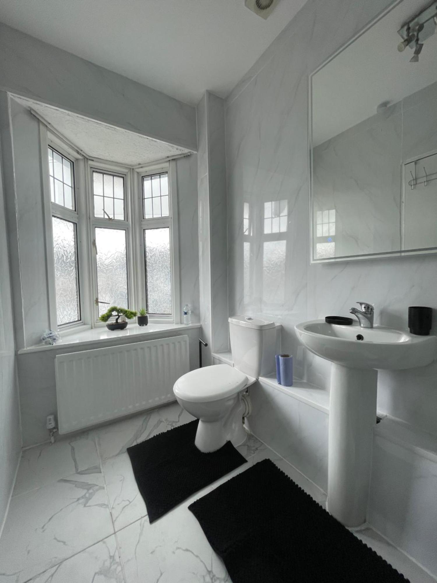 Cozy Private Rooms In Homestay イルフォード エクステリア 写真